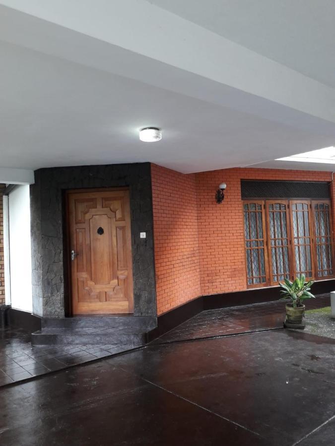 Ceylon Travel And Stay Lodge Battaramulla Exterior foto